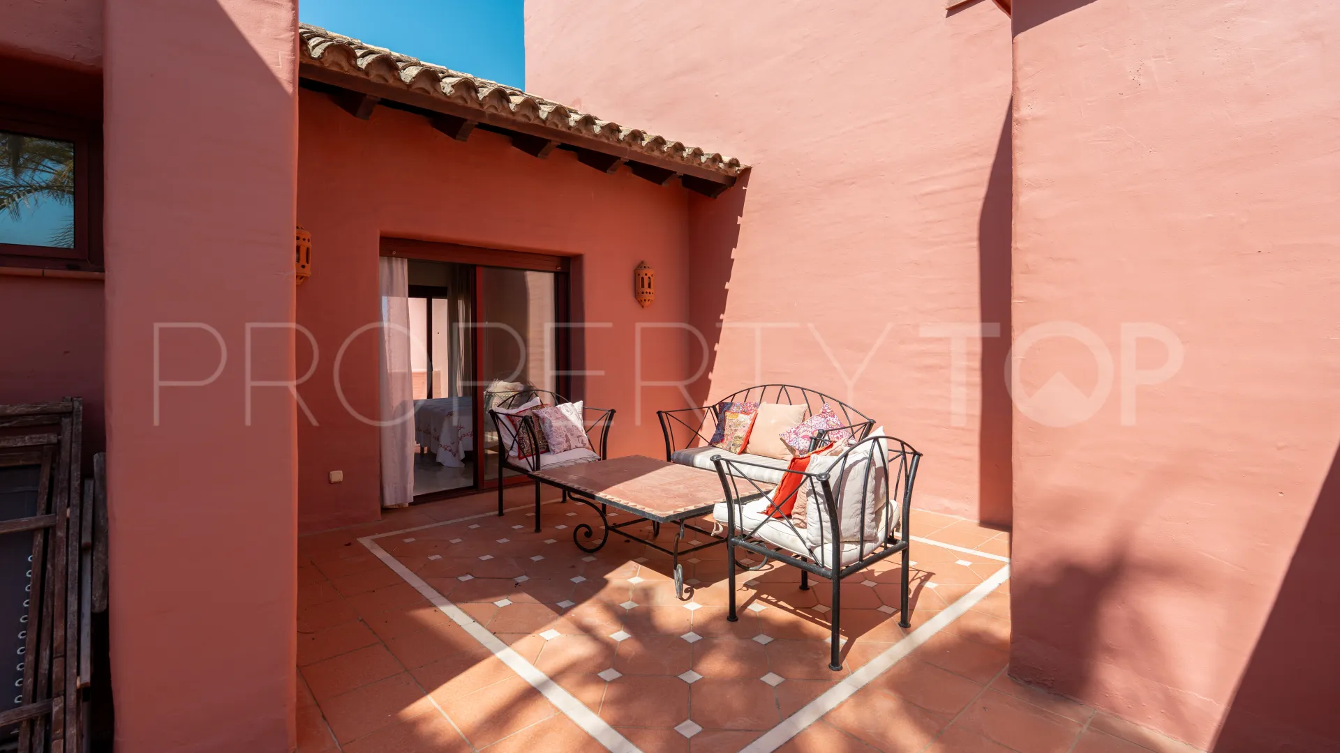 Duplex penthouse for sale in Estepona East with 3 bedrooms