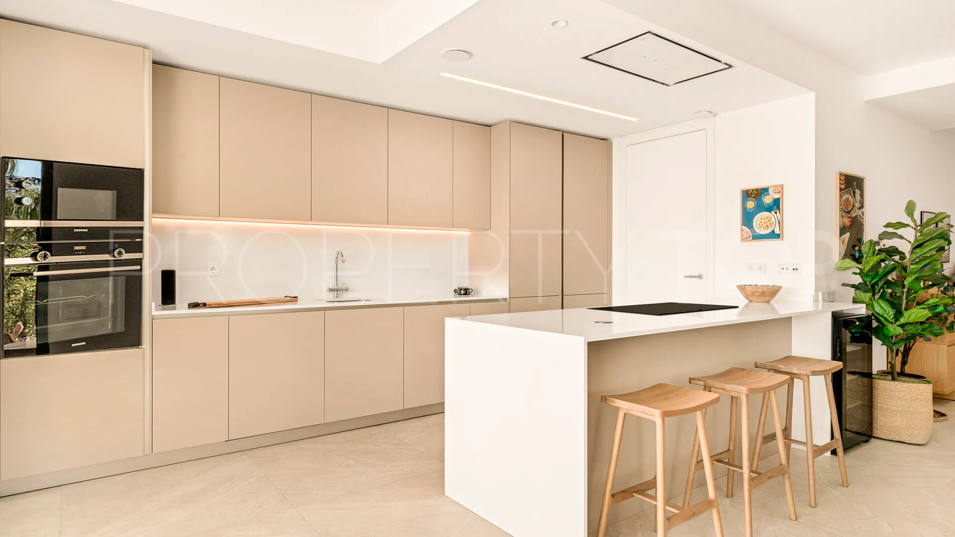 Apartamento planta baja en venta con 4 dormitorios en Los Monteros