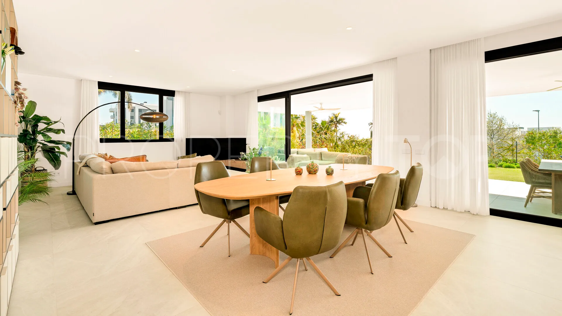 Apartamento planta baja en venta con 4 dormitorios en Los Monteros