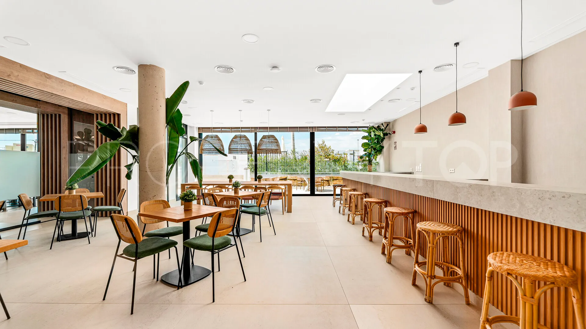 Apartamento planta baja en venta con 4 dormitorios en Los Monteros