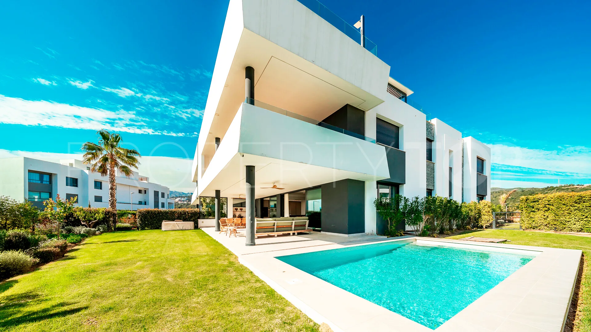Apartamento planta baja en venta con 4 dormitorios en Los Monteros