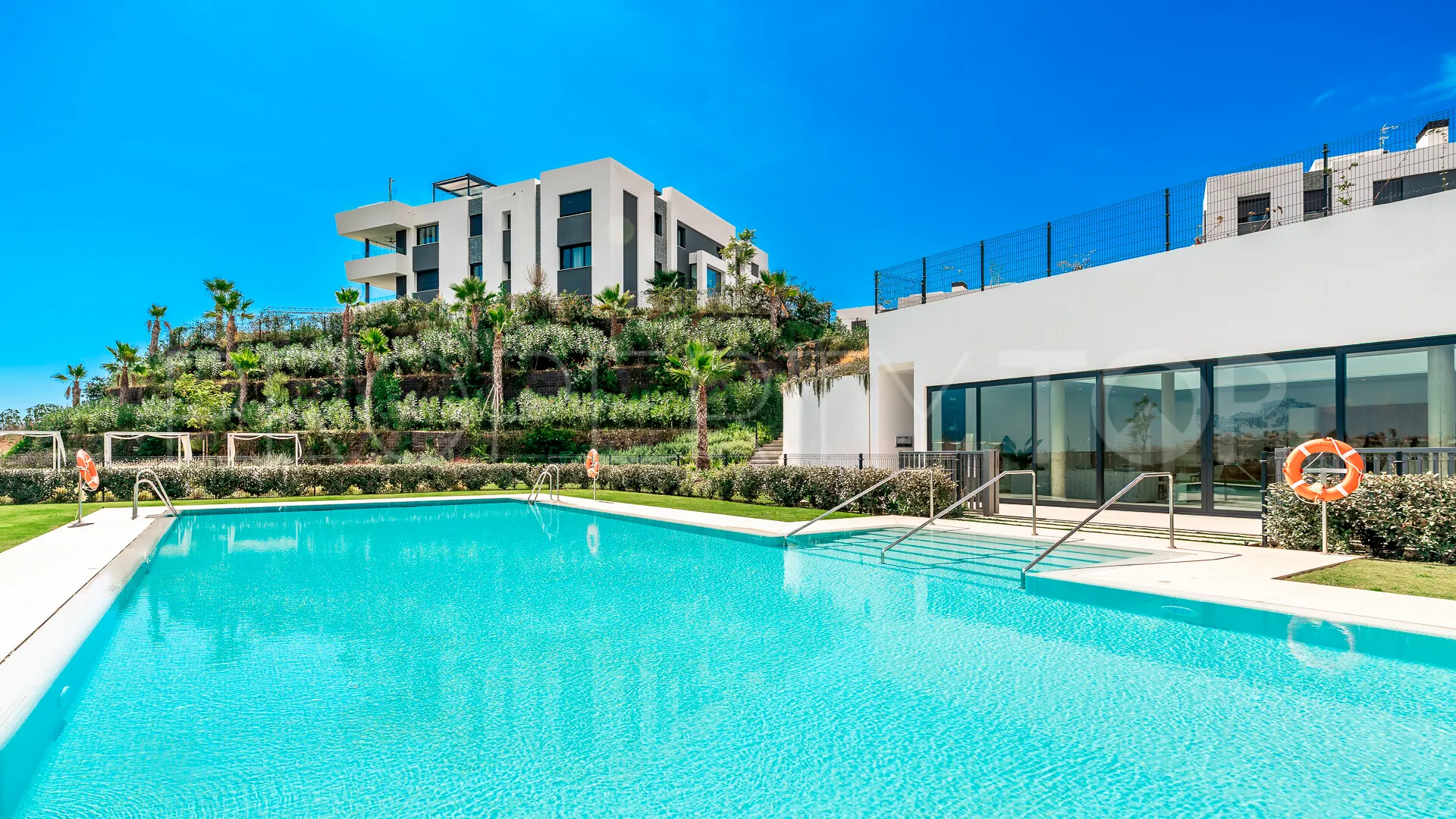Apartamento planta baja en venta con 4 dormitorios en Los Monteros