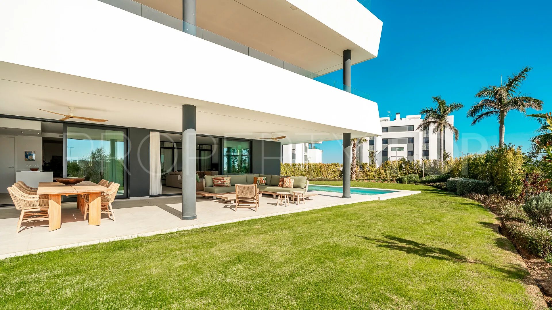 Apartamento planta baja en venta con 4 dormitorios en Los Monteros