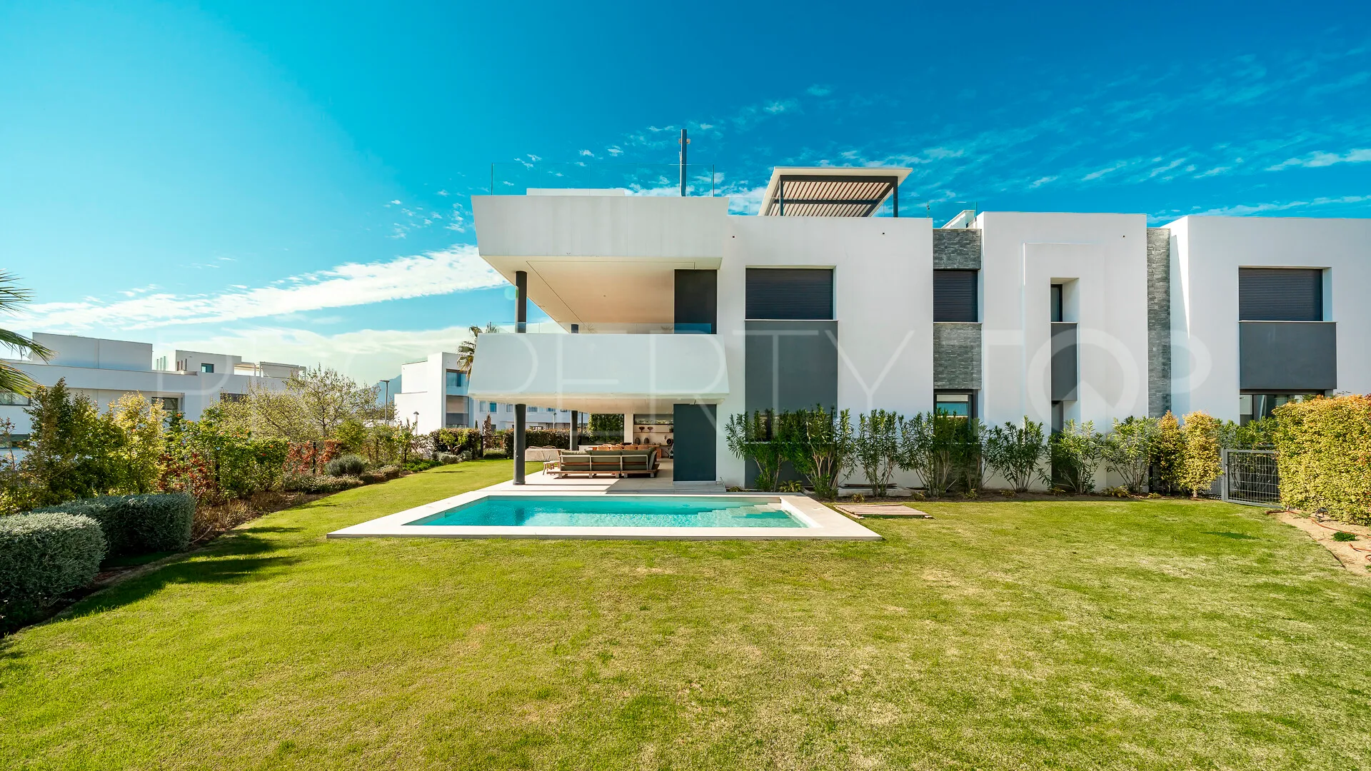 Apartamento planta baja en venta con 4 dormitorios en Los Monteros