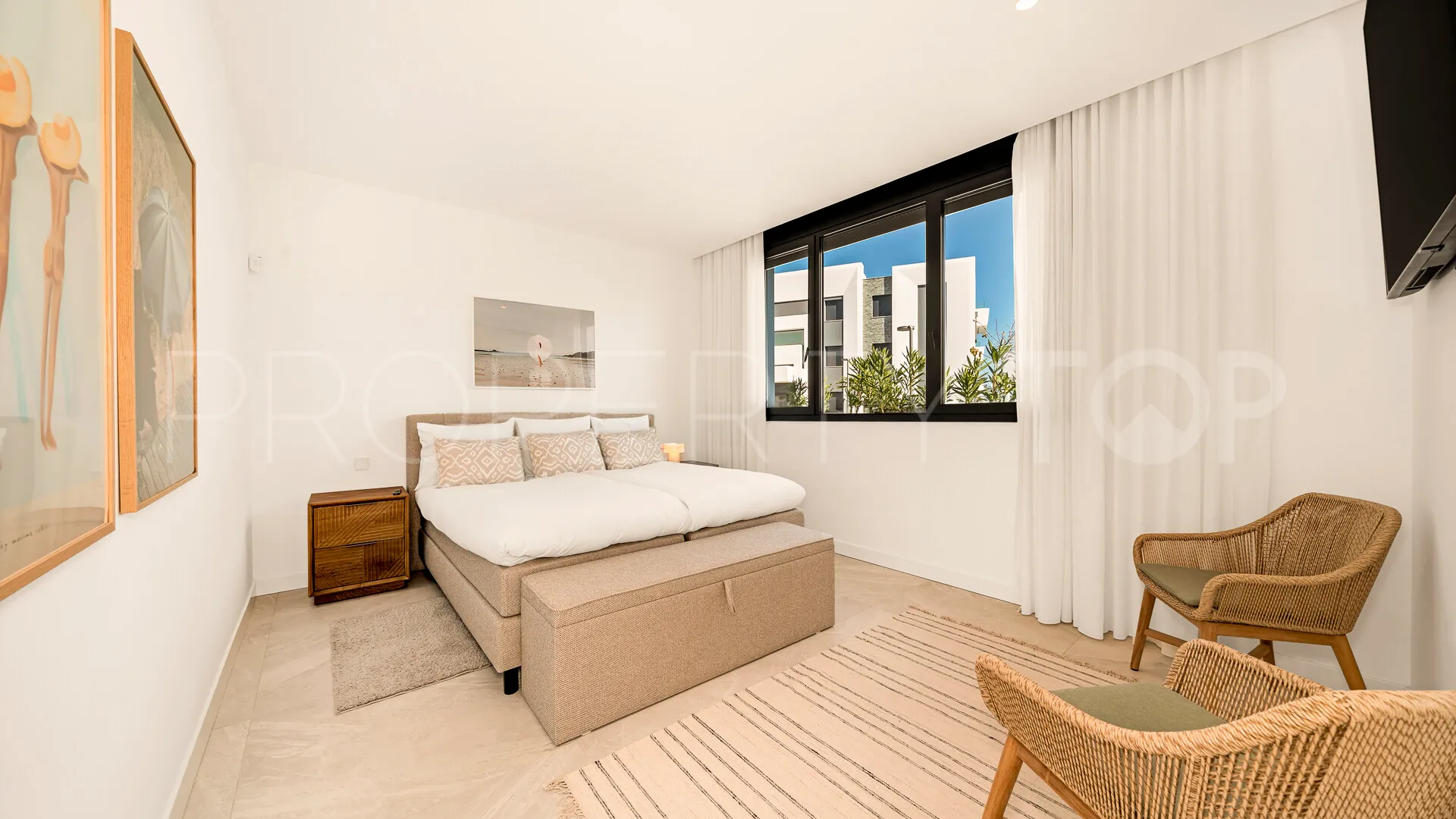 Apartamento planta baja en venta con 4 dormitorios en Los Monteros