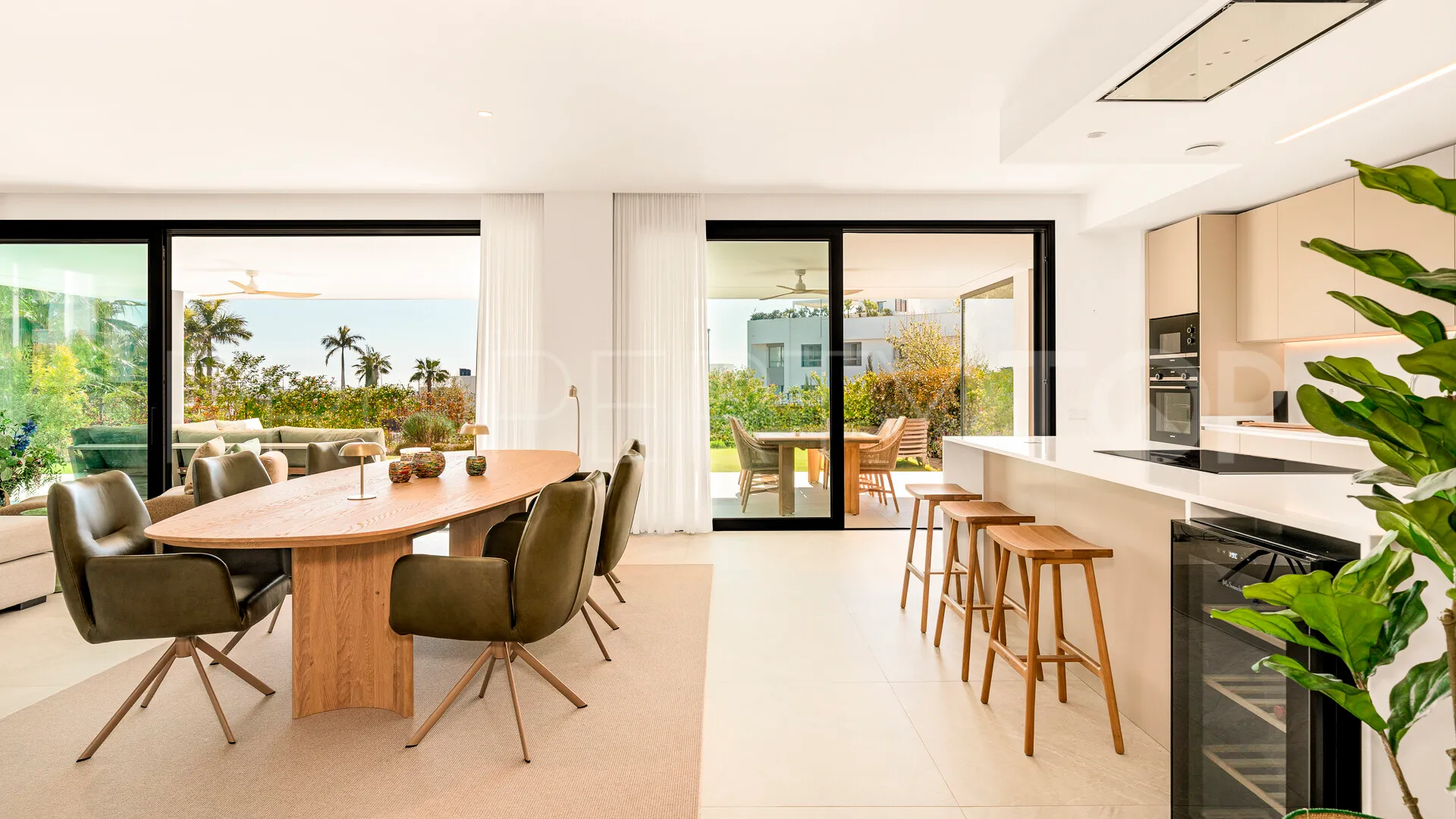 Apartamento planta baja en venta con 4 dormitorios en Los Monteros