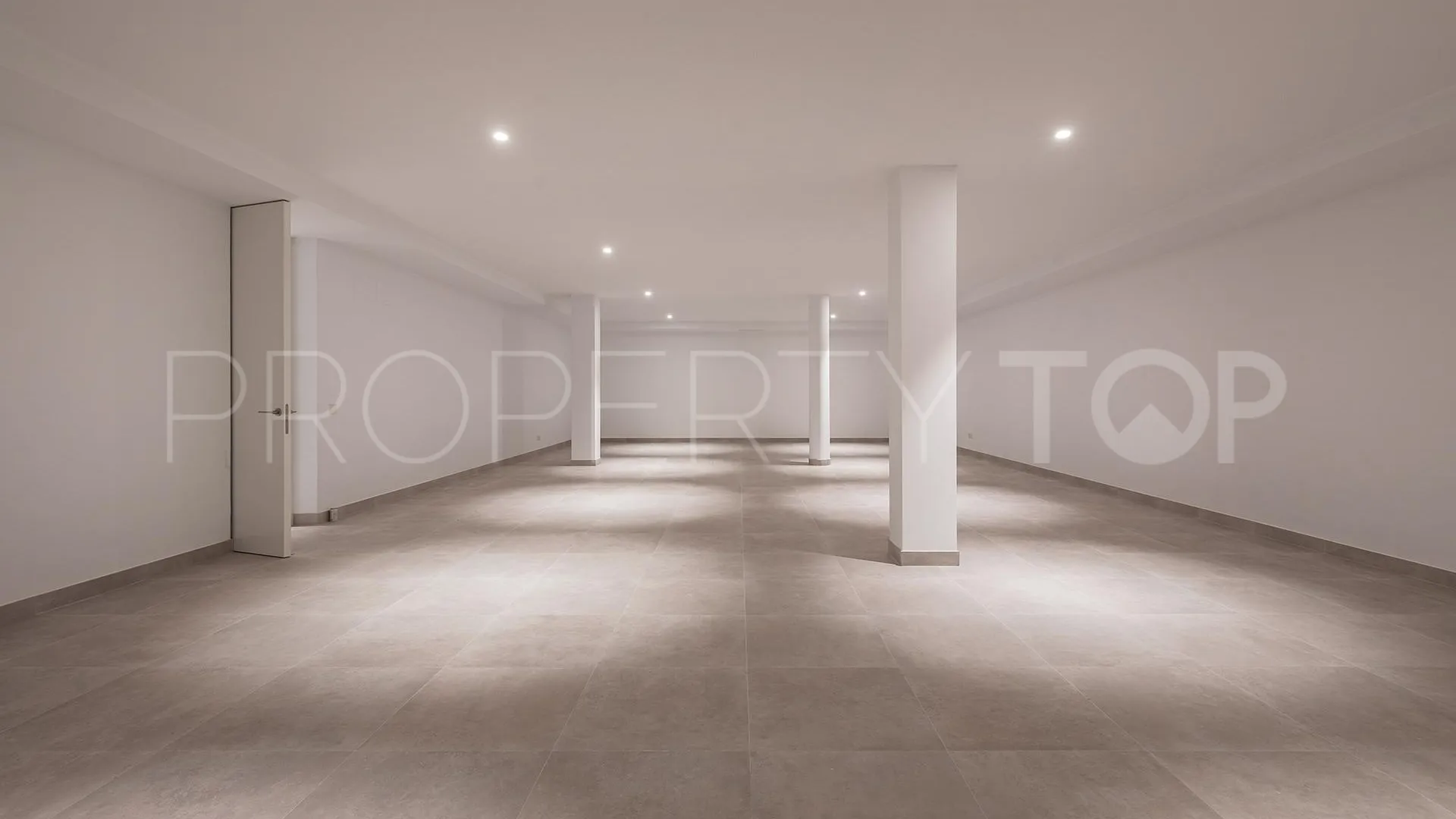 For sale 5 bedrooms villa in El Paraiso