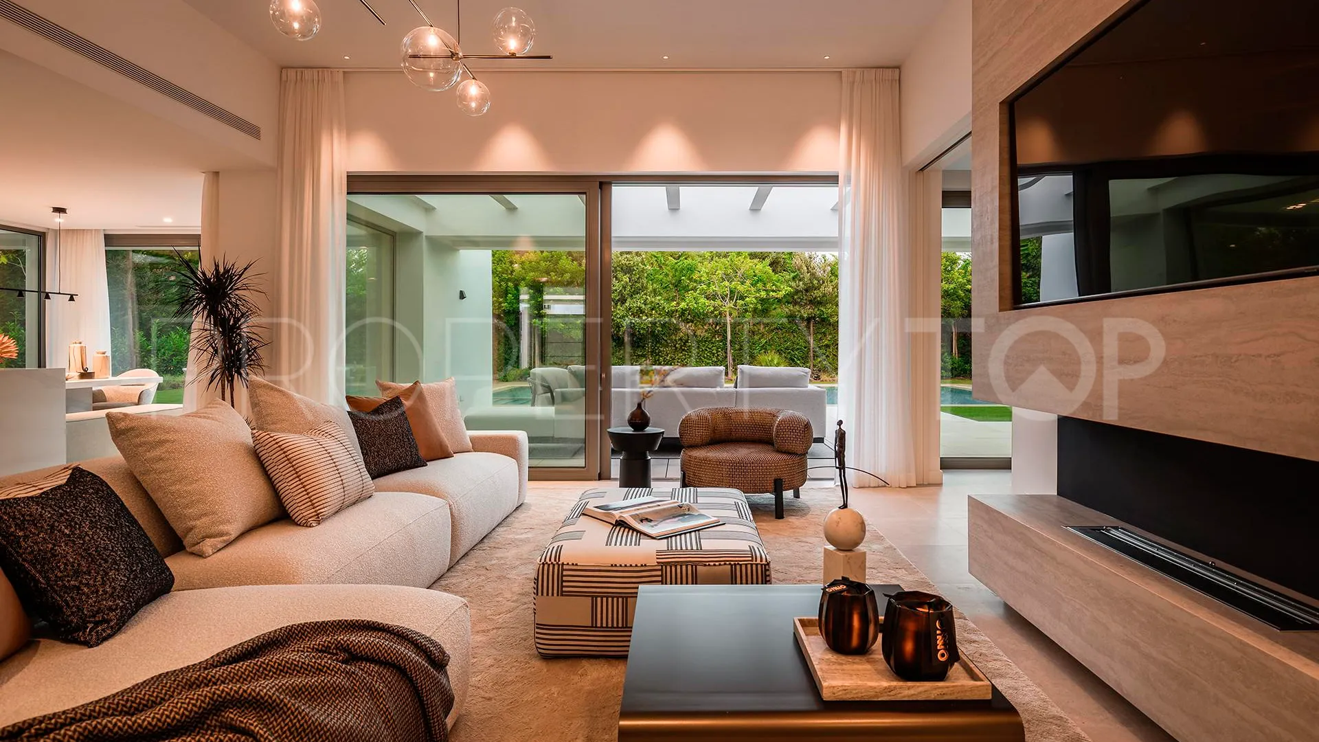 For sale 5 bedrooms villa in El Paraiso