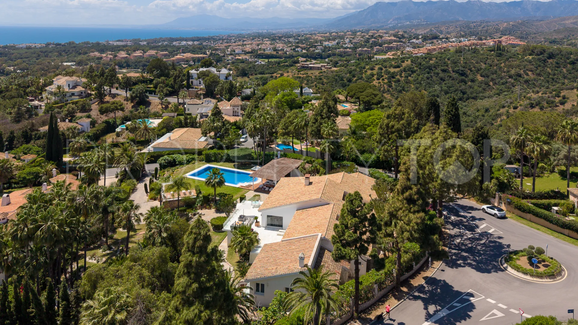 Buy Marbella East 7 bedrooms villa