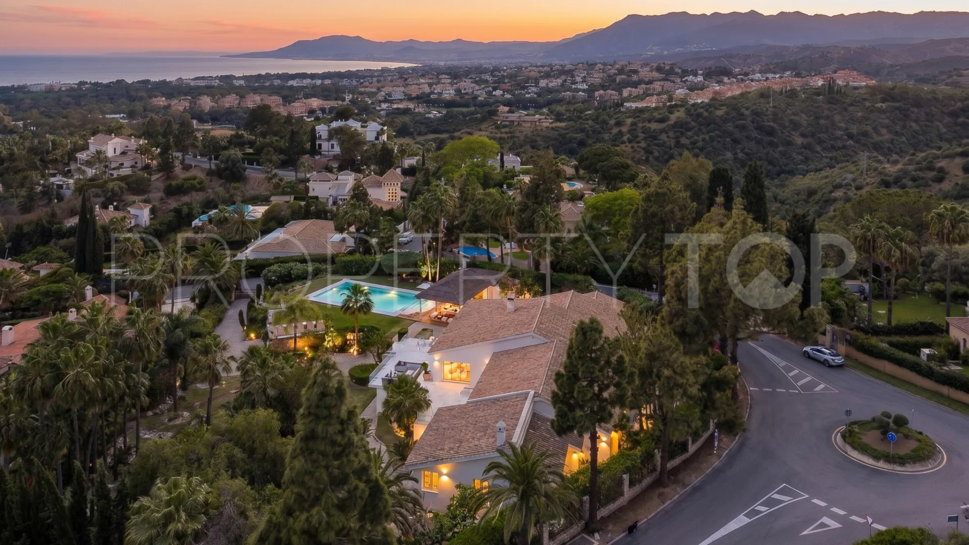 Buy Marbella East 7 bedrooms villa