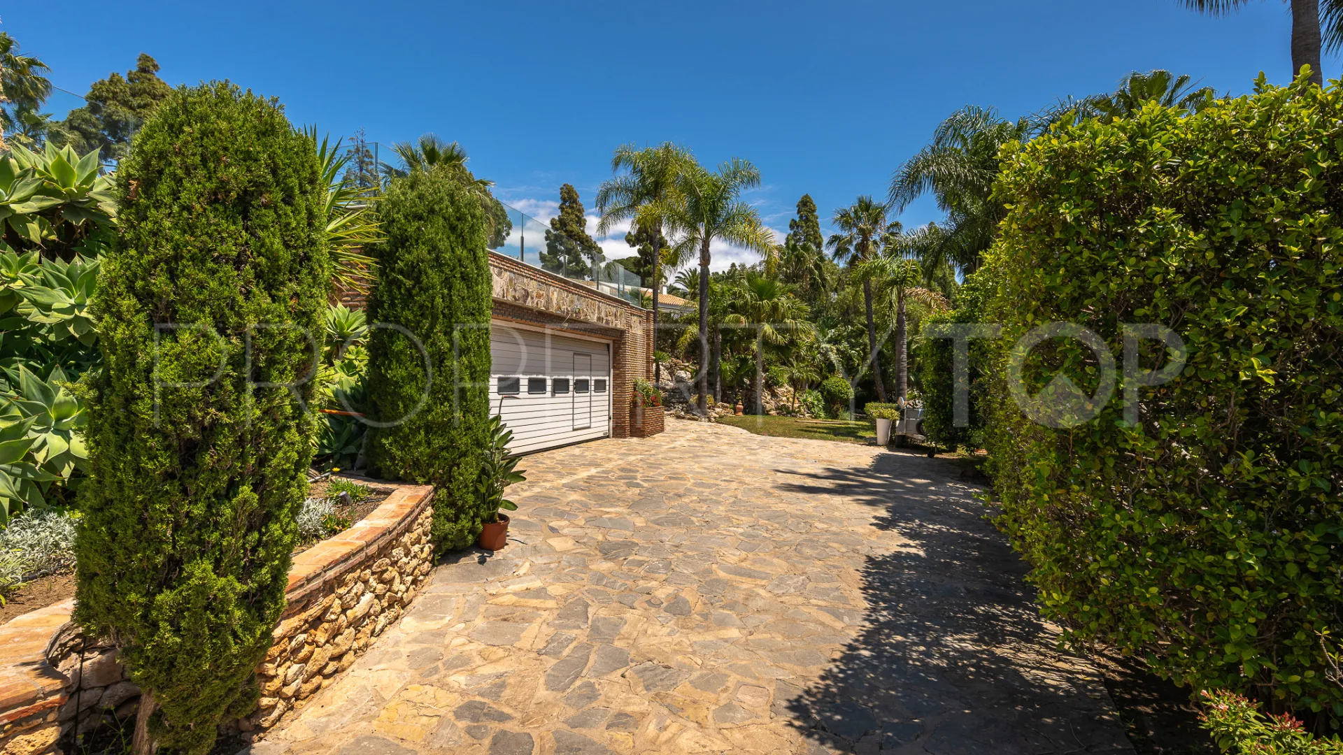 Buy Marbella East 7 bedrooms villa