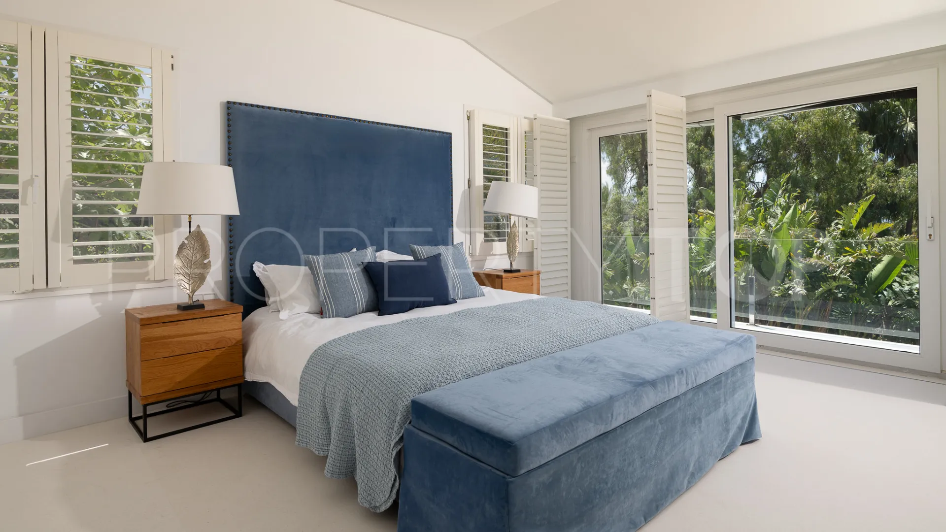 Buy Marbella East 7 bedrooms villa