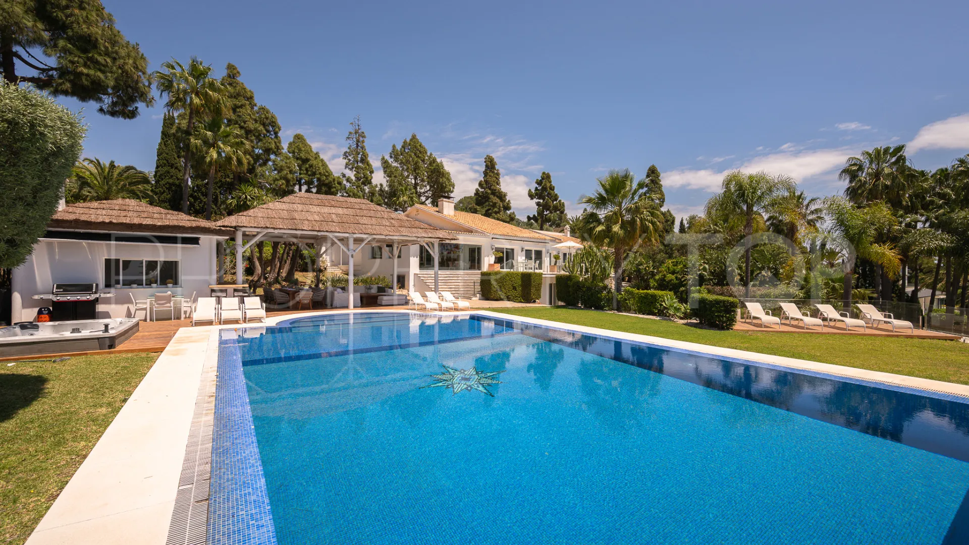 Buy Marbella East 7 bedrooms villa