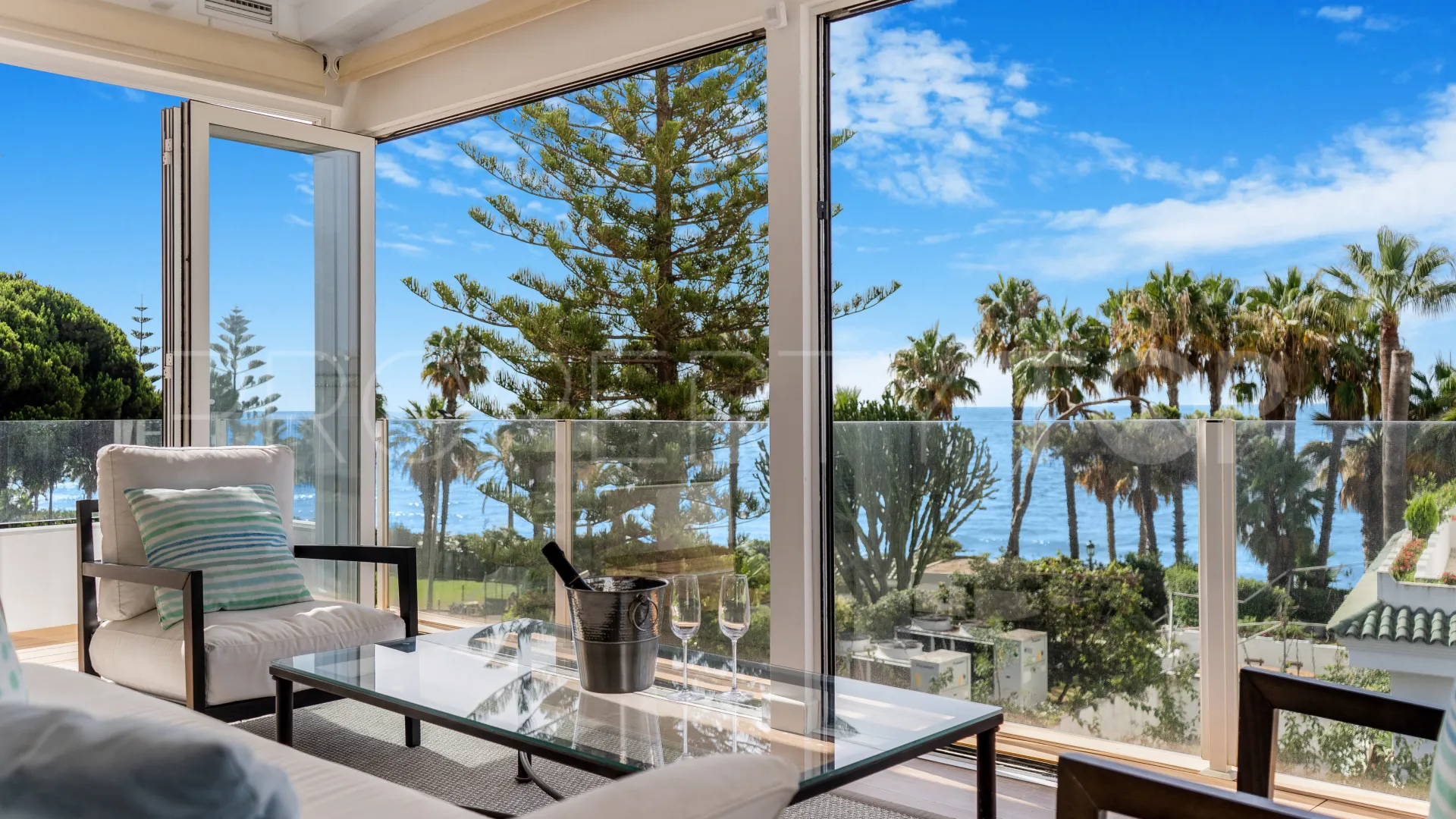For sale Marbellamar town house with 4 bedrooms
