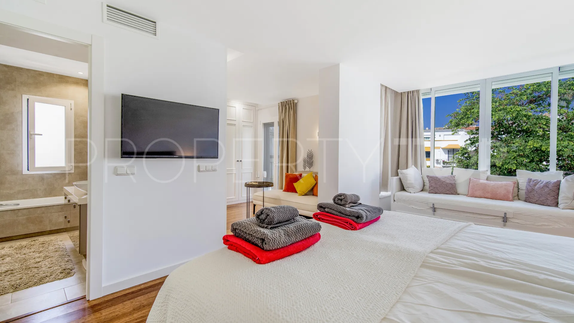 For sale Marbellamar town house with 4 bedrooms