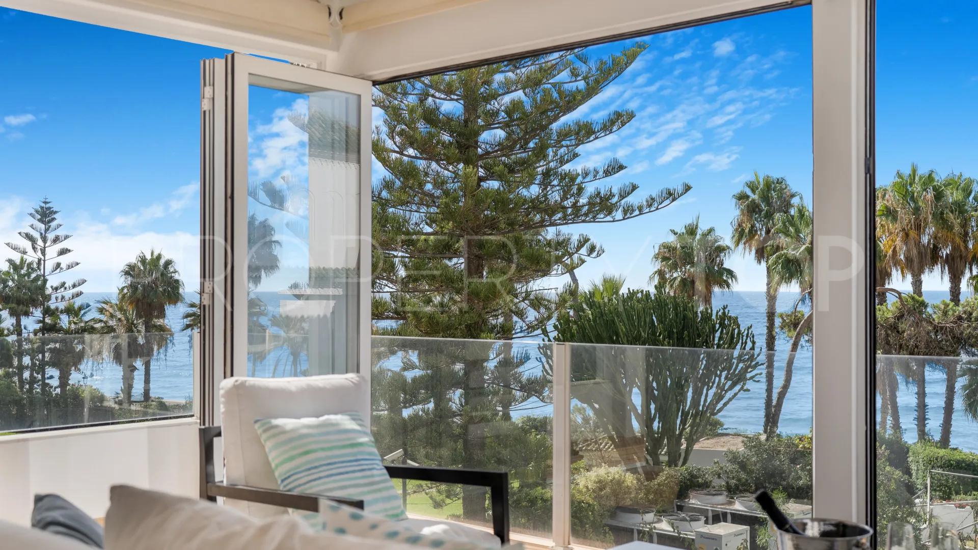 For sale Marbellamar town house with 4 bedrooms