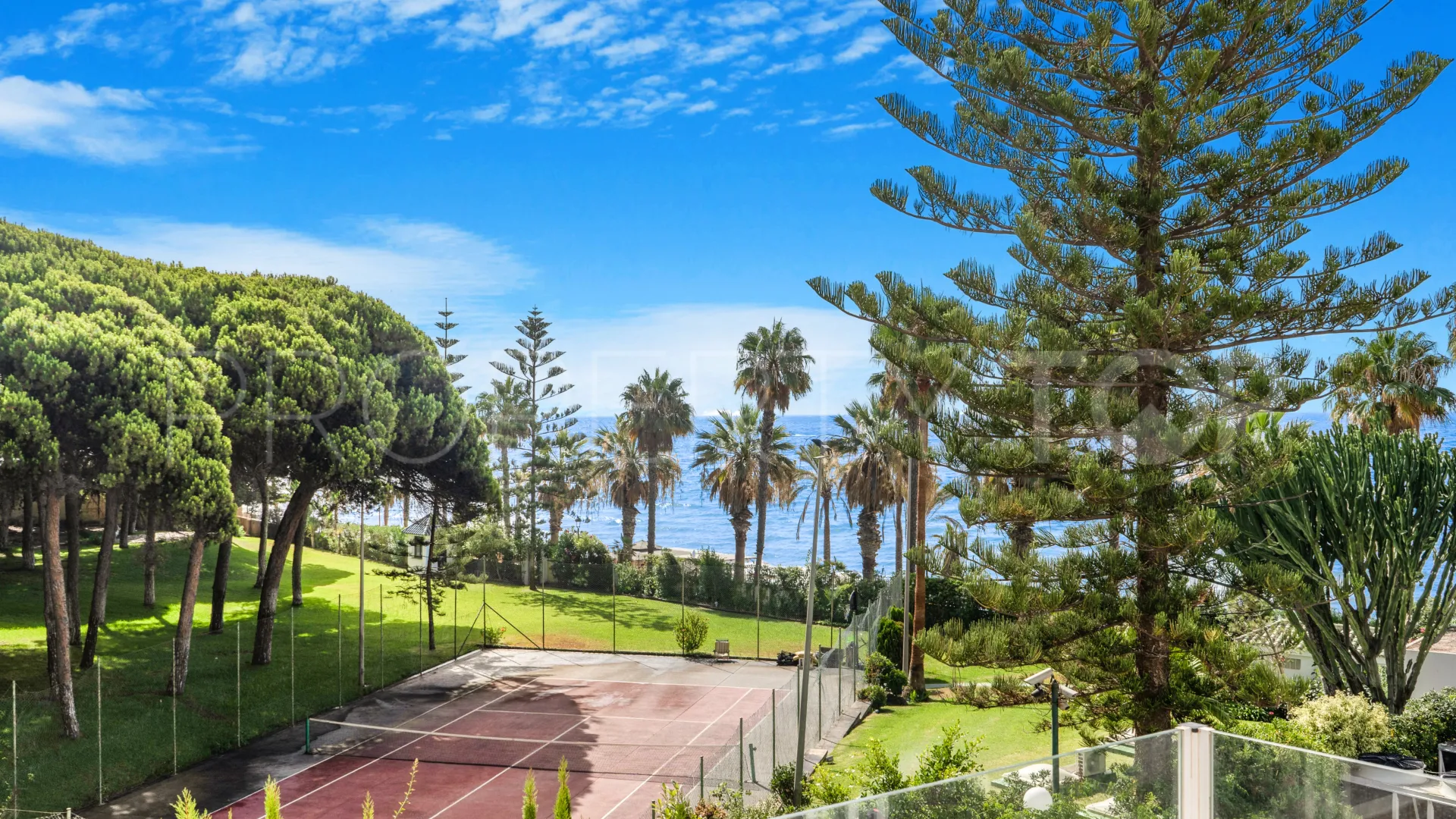 For sale Marbellamar town house with 4 bedrooms