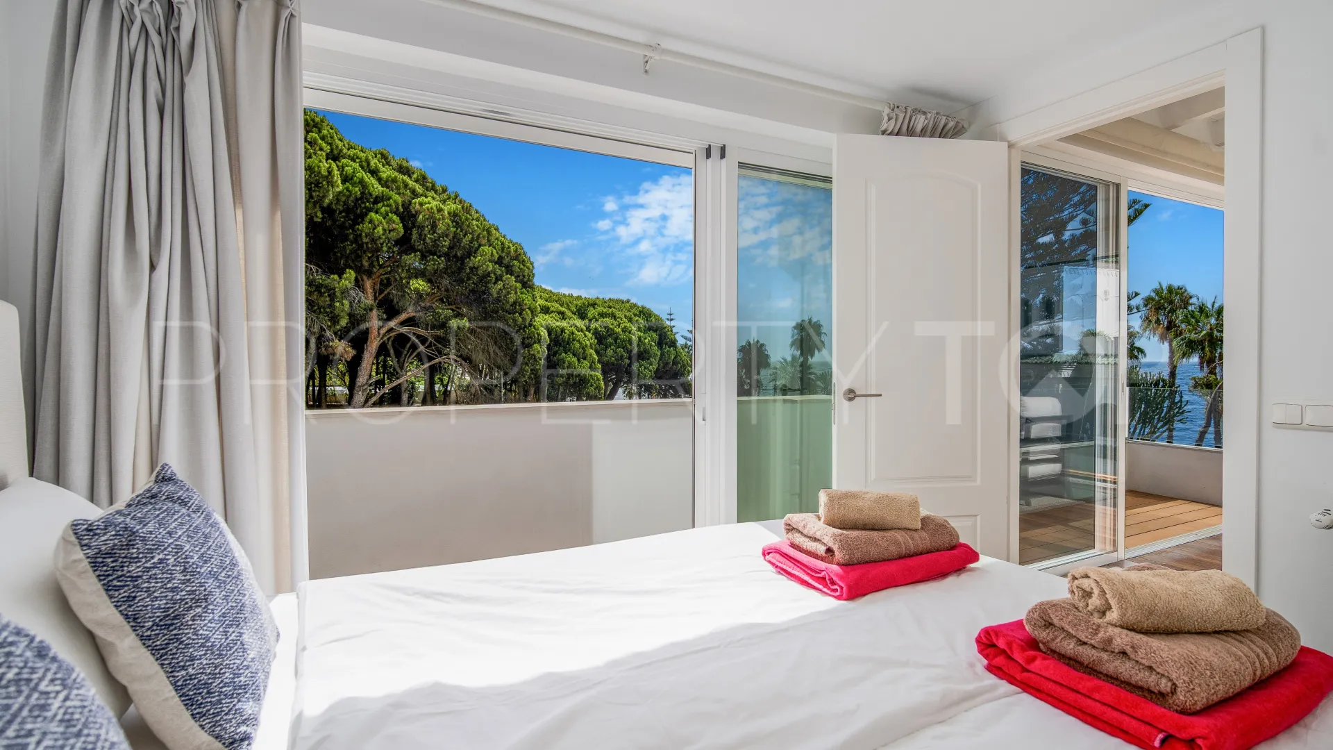 For sale Marbellamar town house with 4 bedrooms