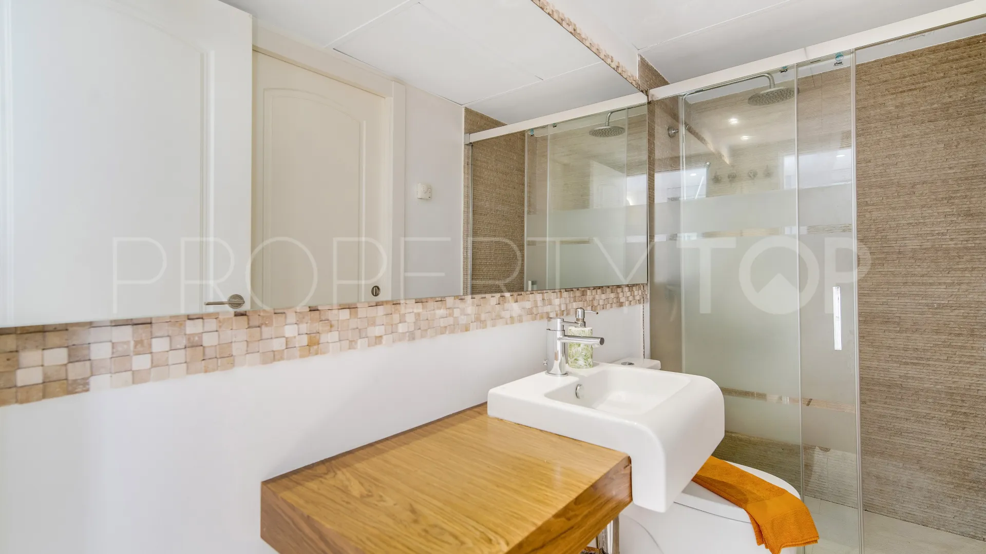 For sale Marbellamar town house with 4 bedrooms