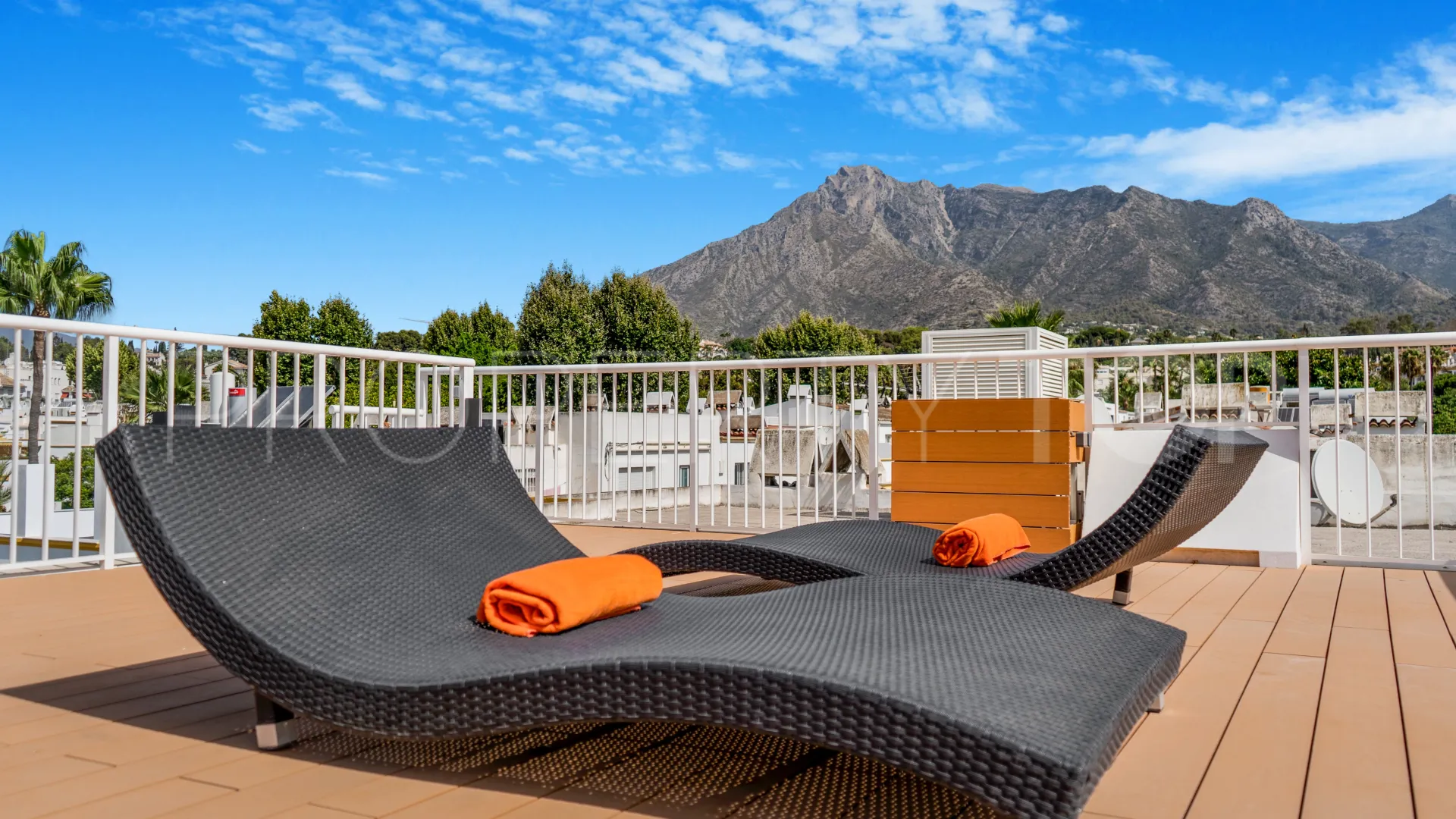 For sale Marbellamar town house with 4 bedrooms