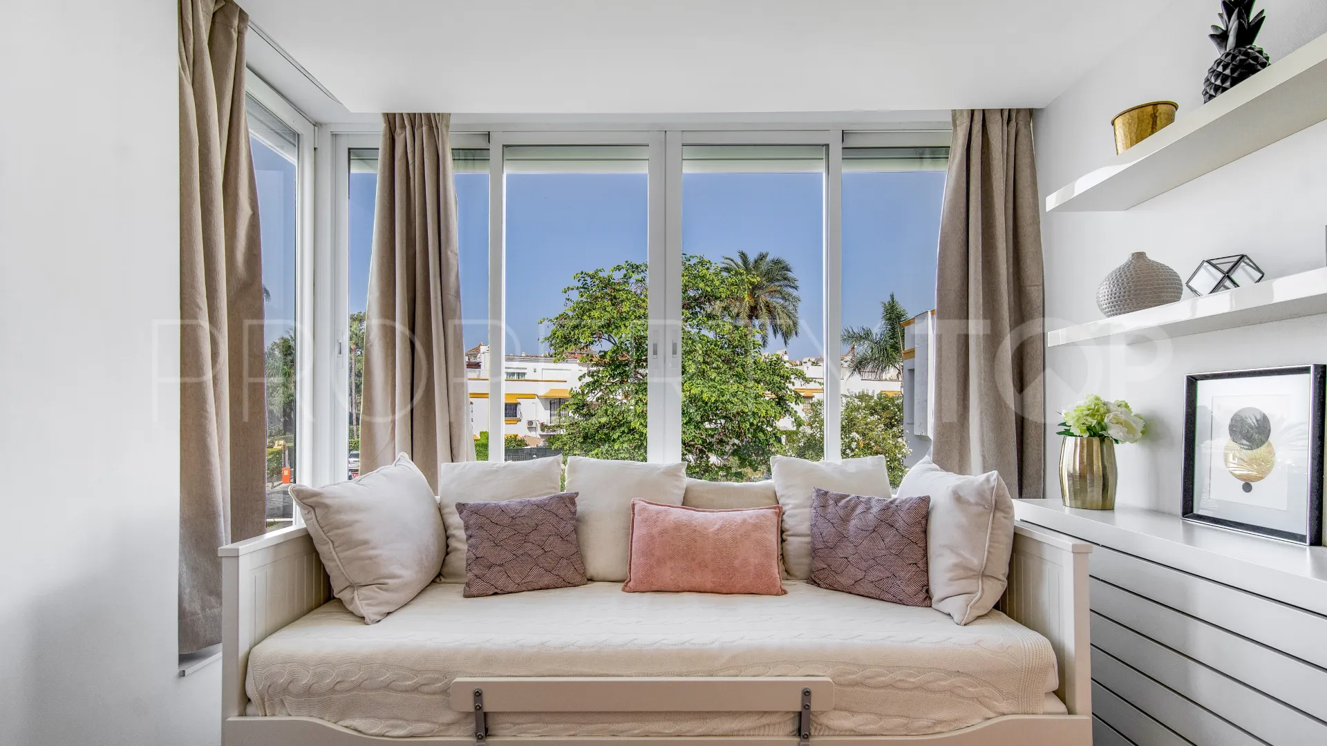 For sale Marbellamar town house with 4 bedrooms