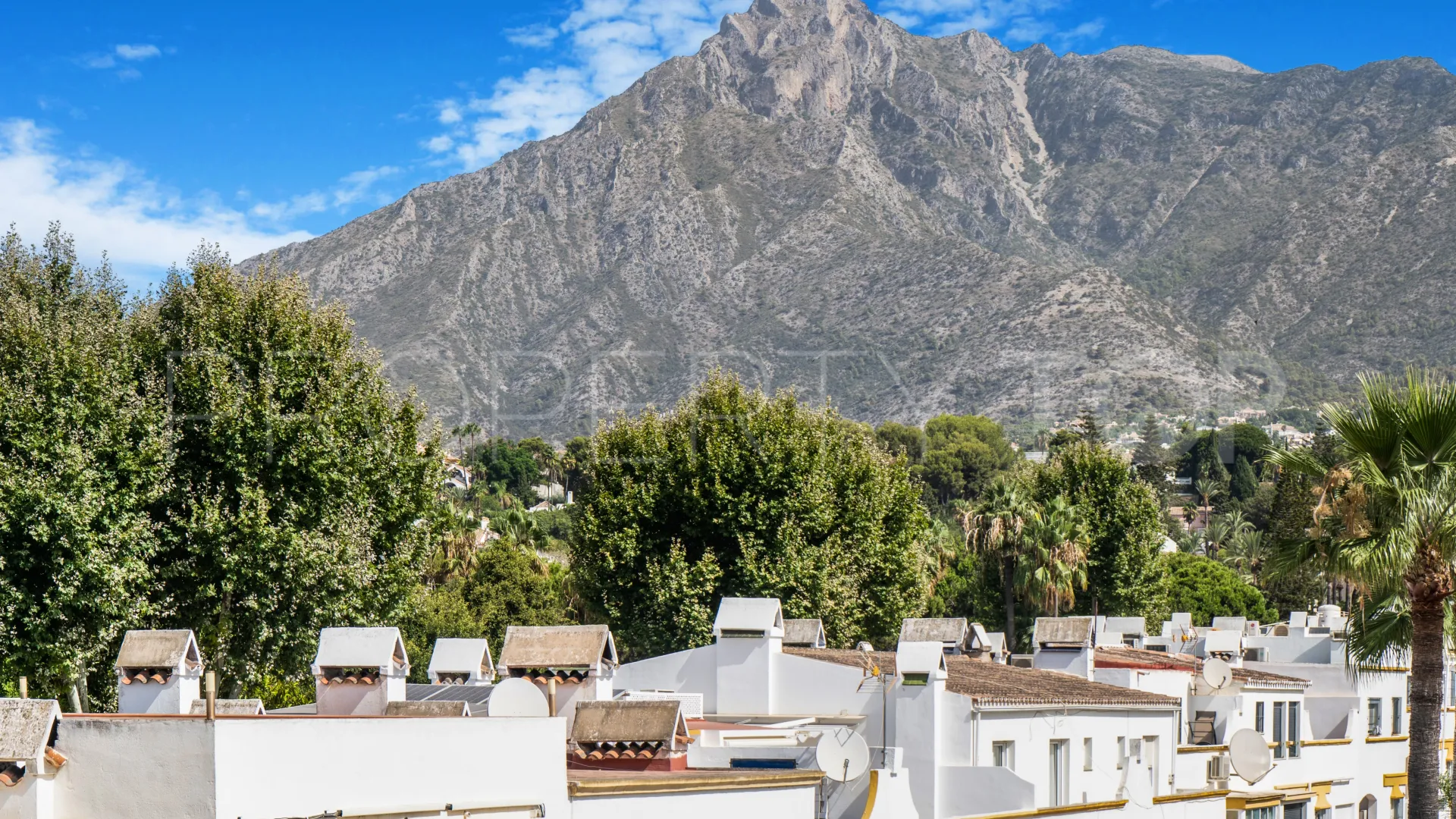 For sale Marbellamar town house with 4 bedrooms