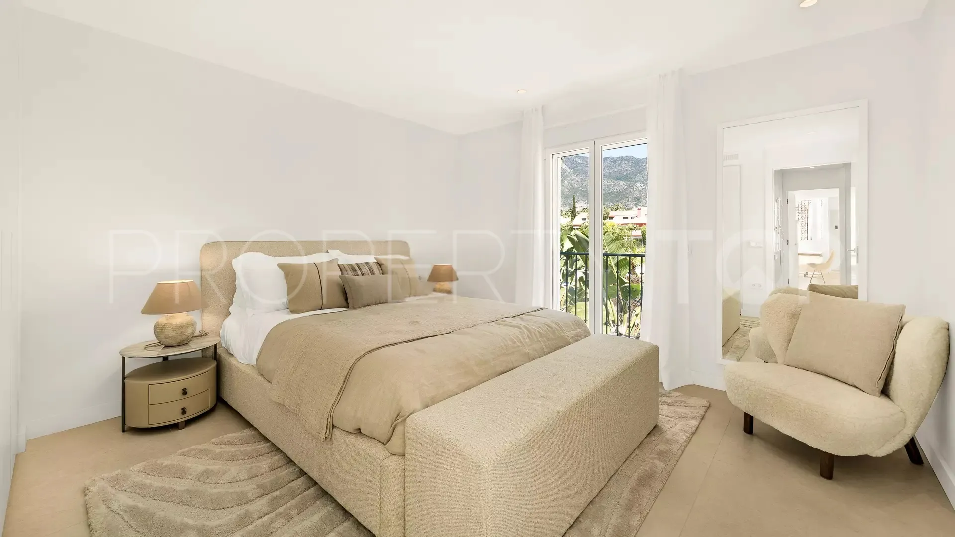 5 bedrooms town house for sale in Golden Mile