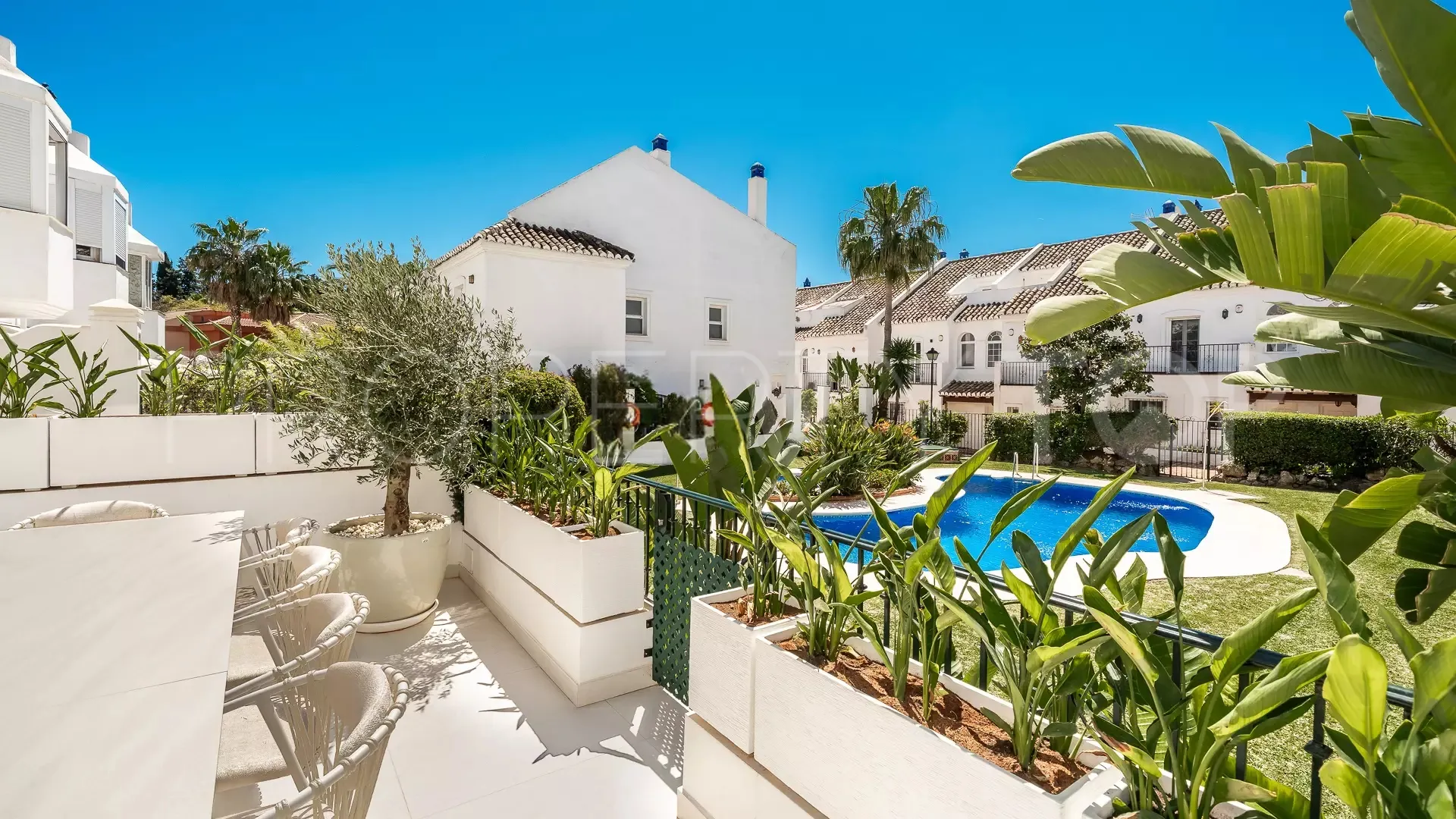 5 bedrooms town house for sale in Golden Mile