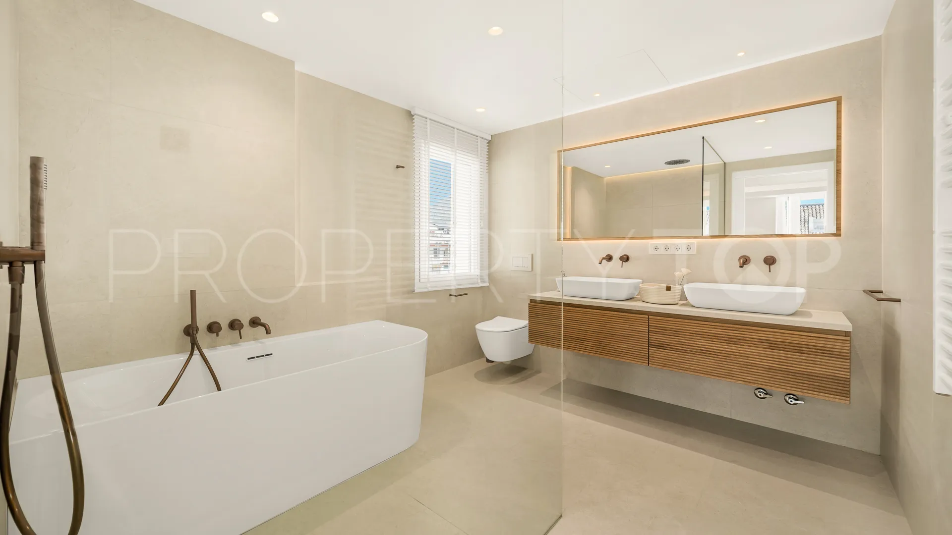 5 bedrooms town house for sale in Golden Mile