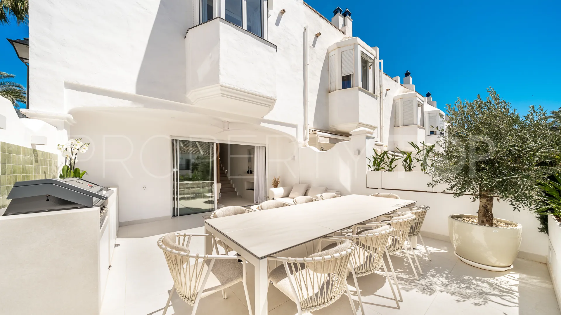 5 bedrooms town house for sale in Golden Mile