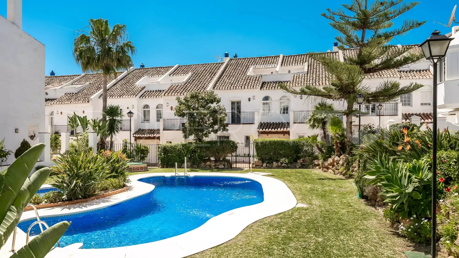 5 bedrooms town house for sale in Golden Mile