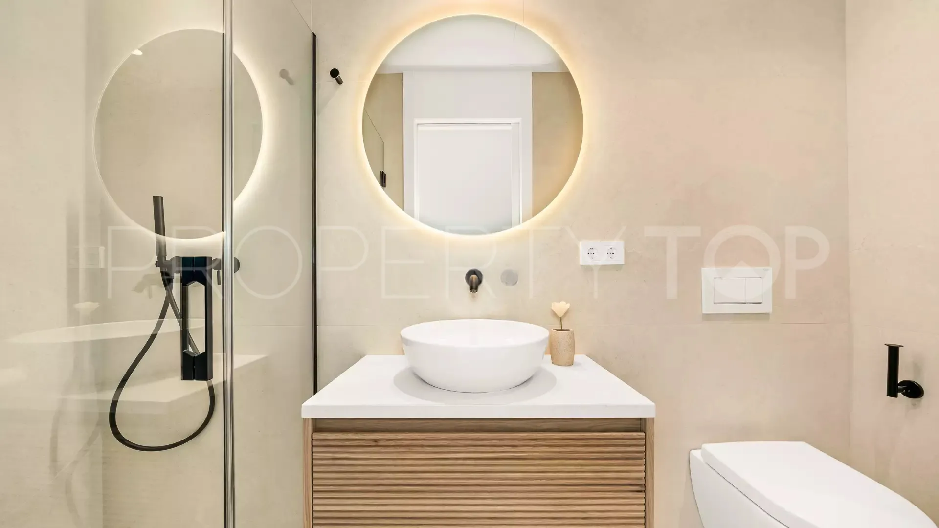 5 bedrooms town house for sale in Golden Mile