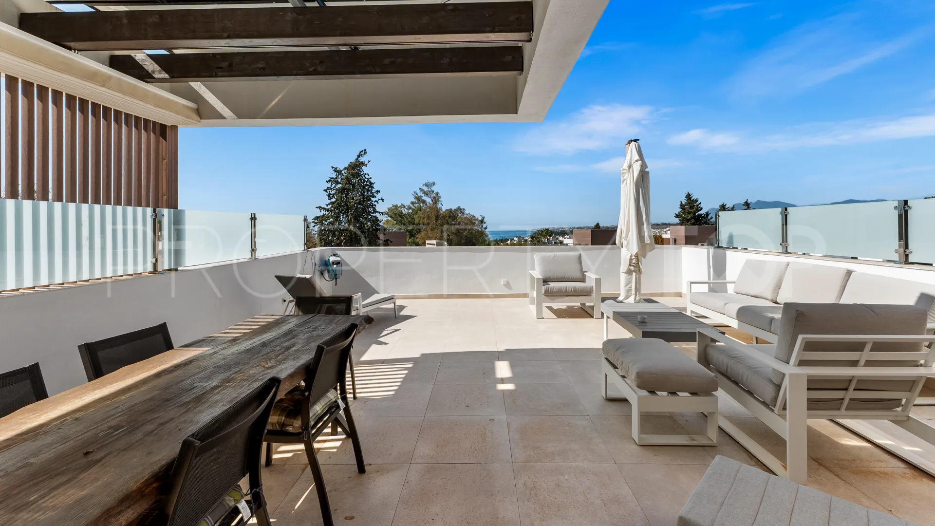 Buy 4 bedrooms villa in Golden Mile