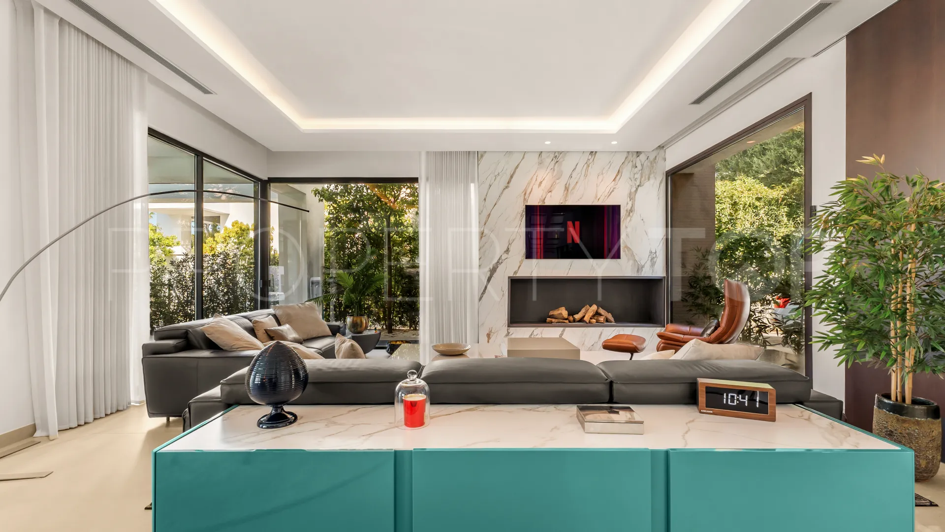 Buy 4 bedrooms villa in Golden Mile