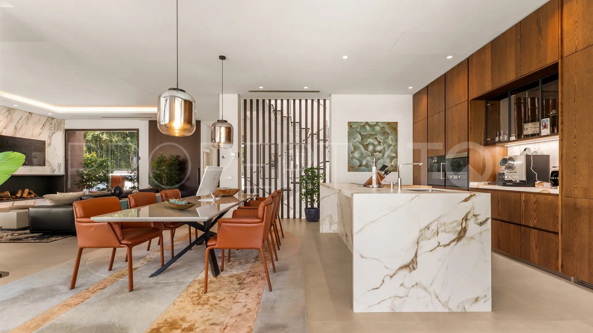 Buy 4 bedrooms villa in Golden Mile