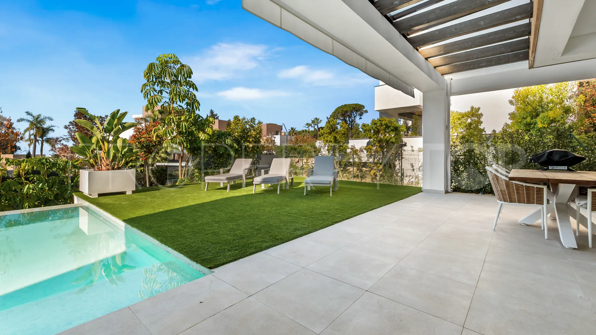 Buy 4 bedrooms villa in Golden Mile