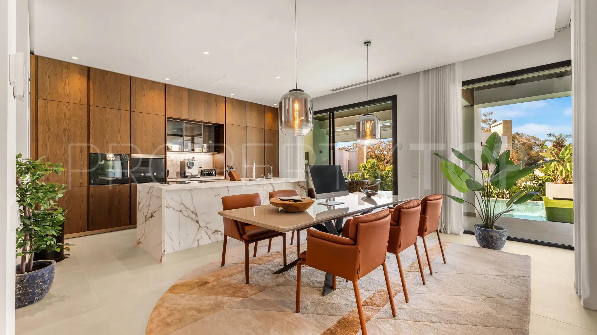 Buy 4 bedrooms villa in Golden Mile