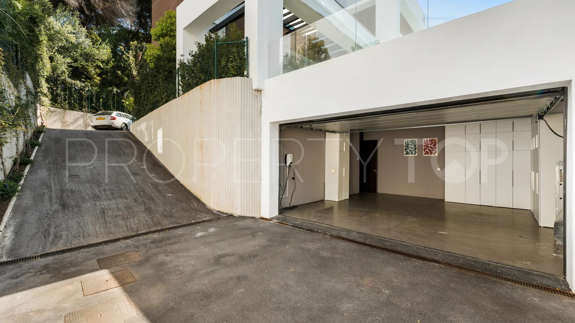Buy 4 bedrooms villa in Golden Mile