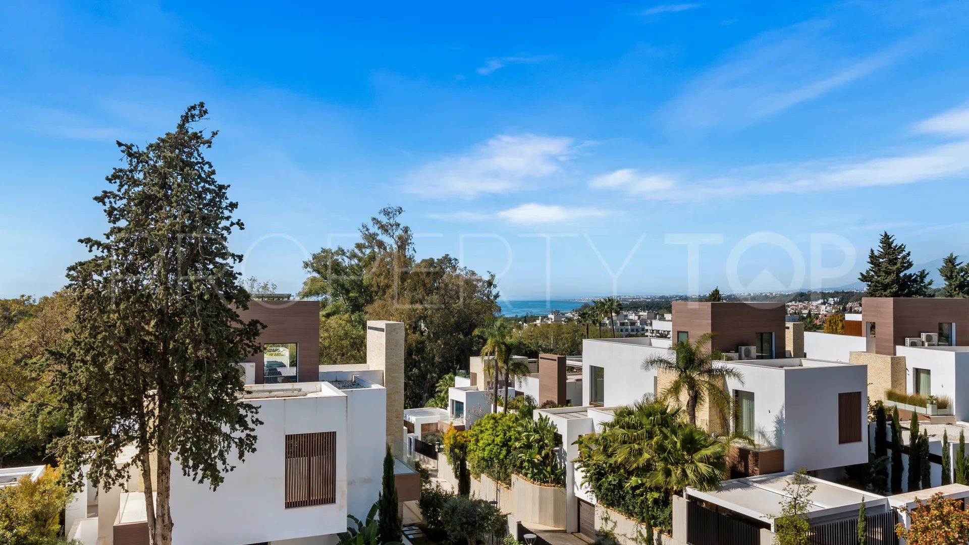 Buy 4 bedrooms villa in Golden Mile
