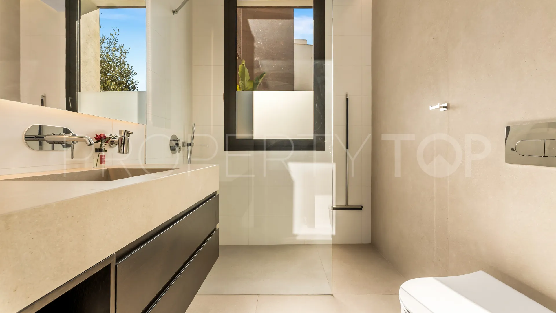Buy 4 bedrooms villa in Golden Mile