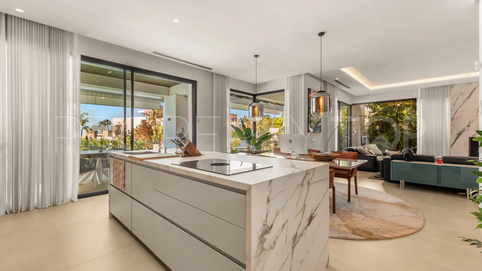 Buy 4 bedrooms villa in Golden Mile