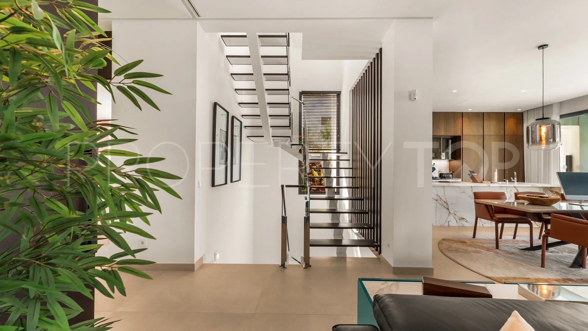 Buy 4 bedrooms villa in Golden Mile