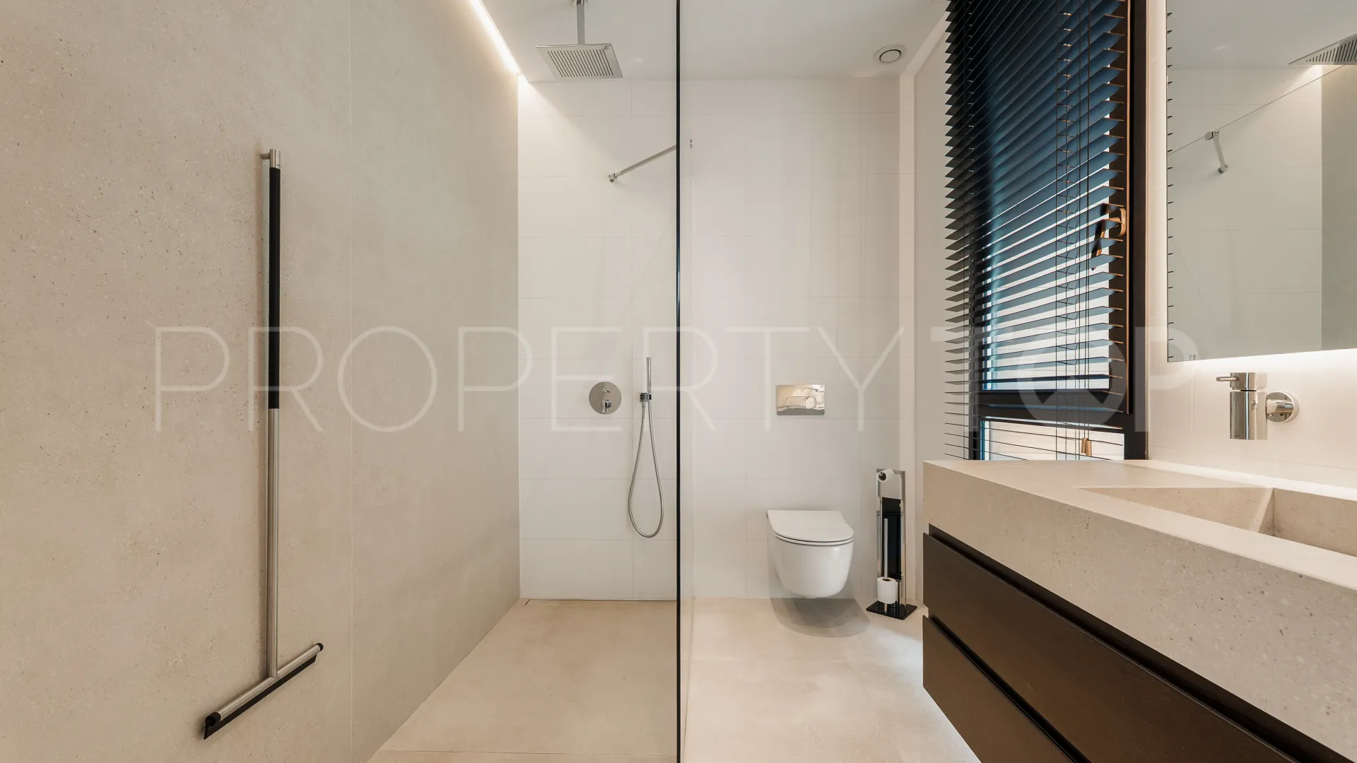 Buy 4 bedrooms villa in Golden Mile