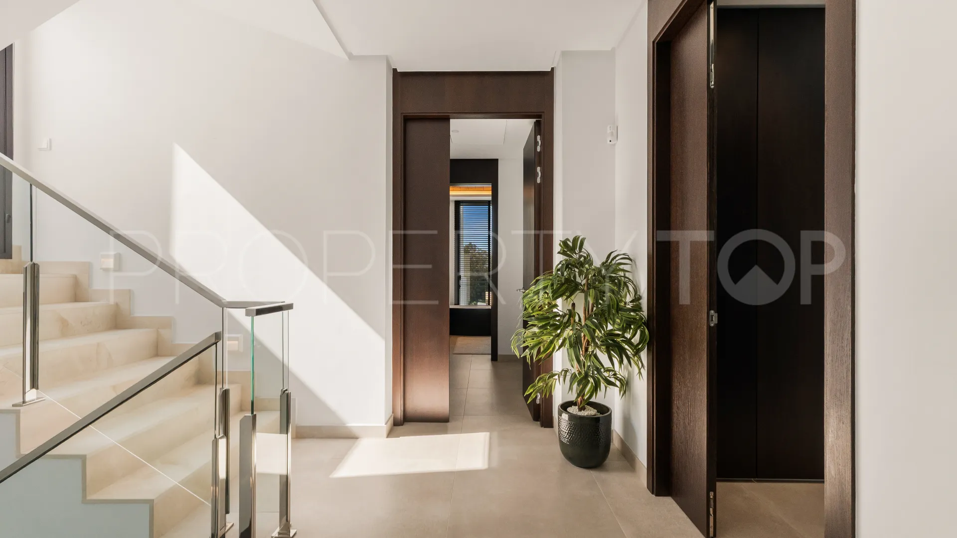 Buy 4 bedrooms villa in Golden Mile
