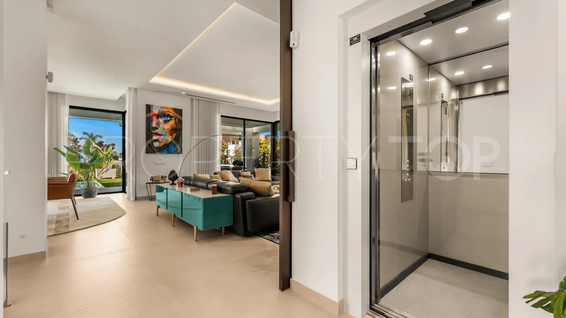 Buy 4 bedrooms villa in Golden Mile