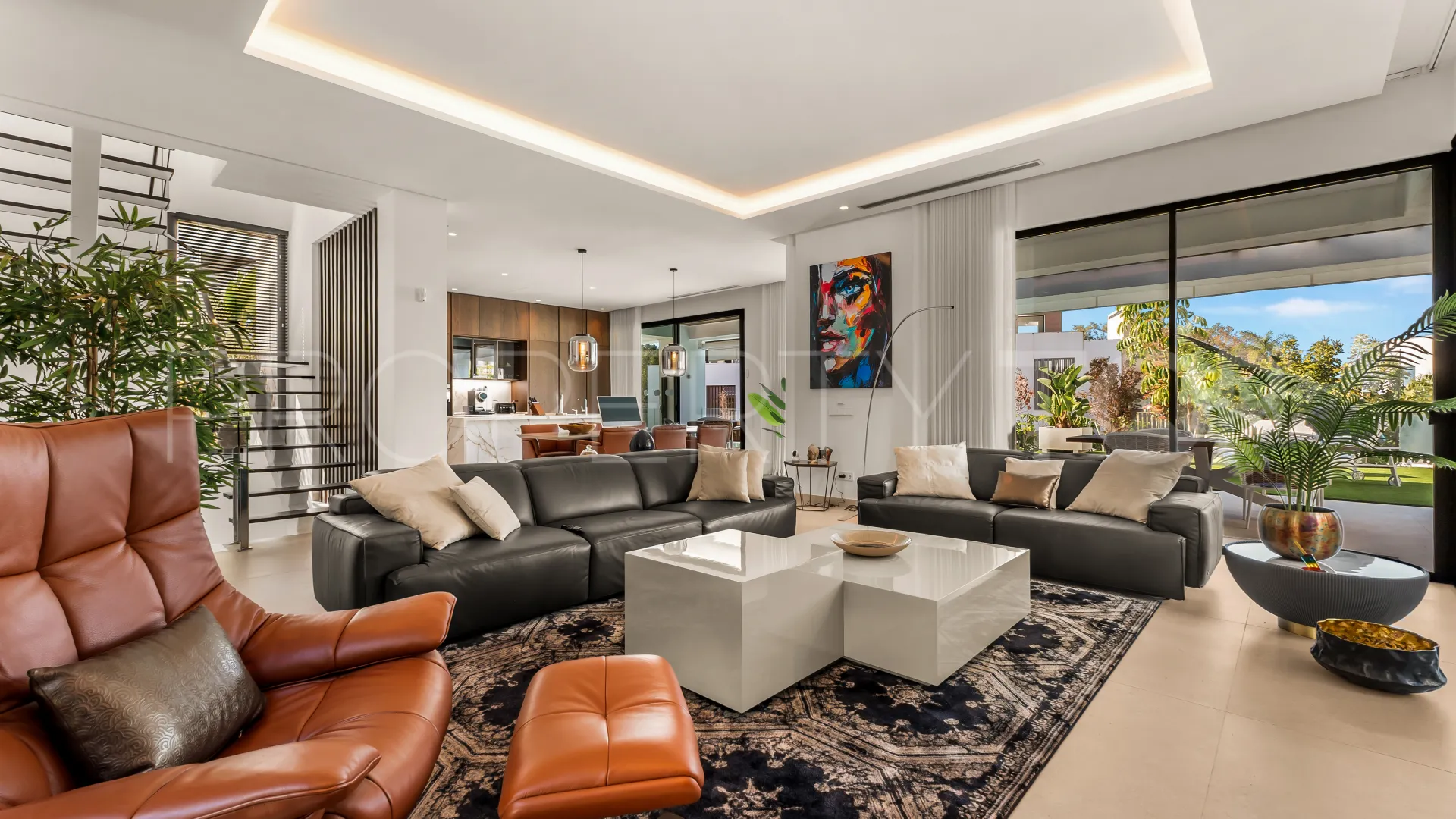 Buy 4 bedrooms villa in Golden Mile