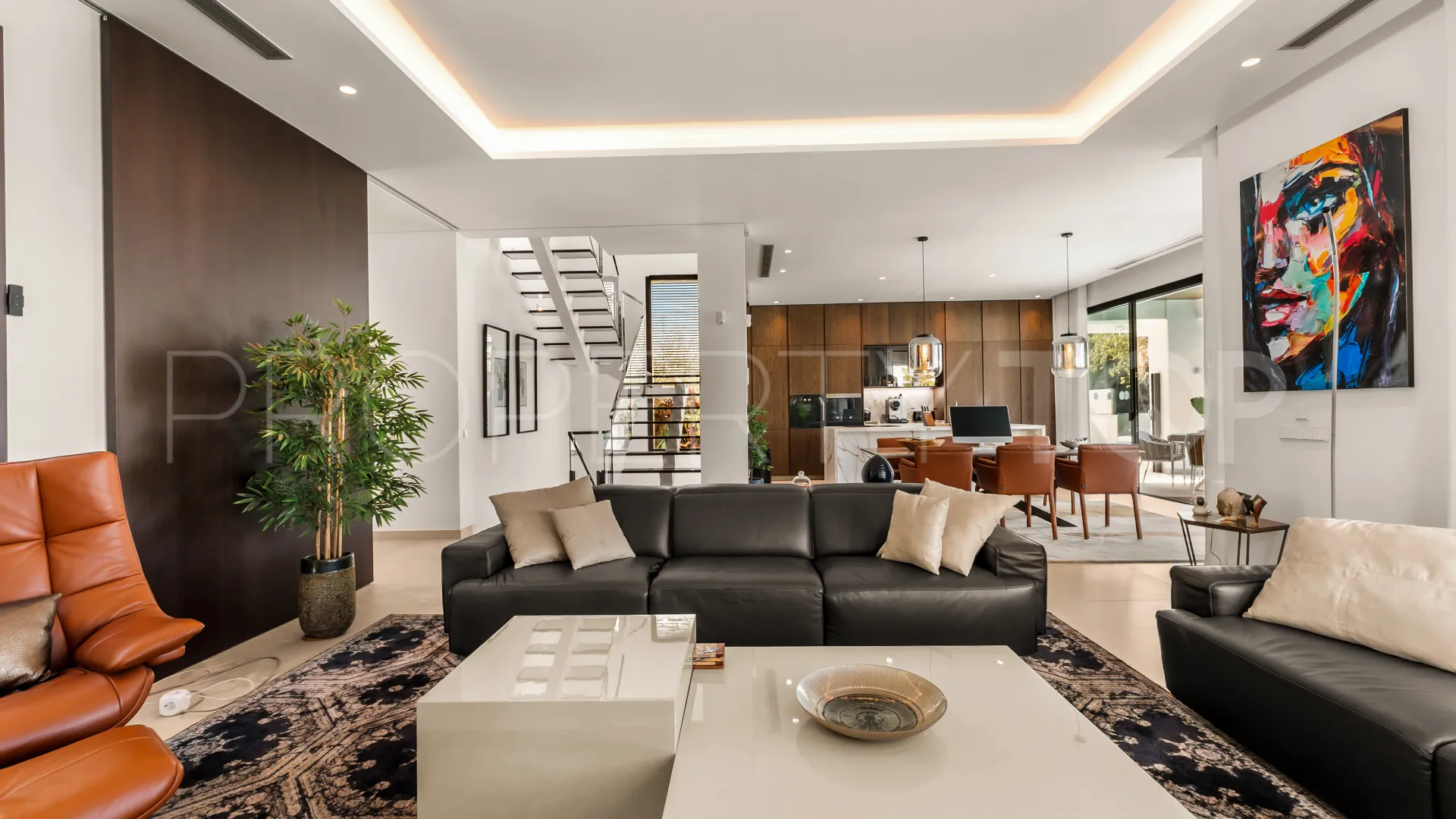 Buy 4 bedrooms villa in Golden Mile