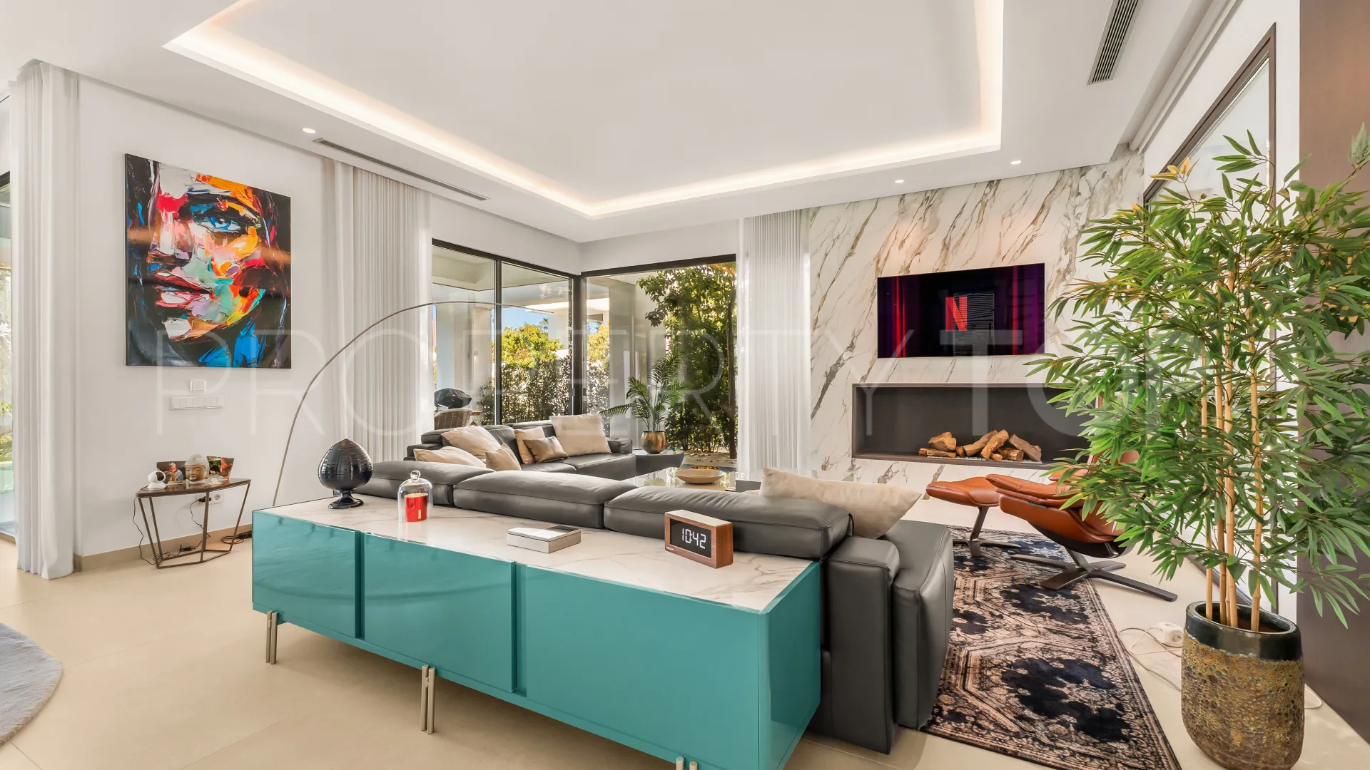 Buy 4 bedrooms villa in Golden Mile