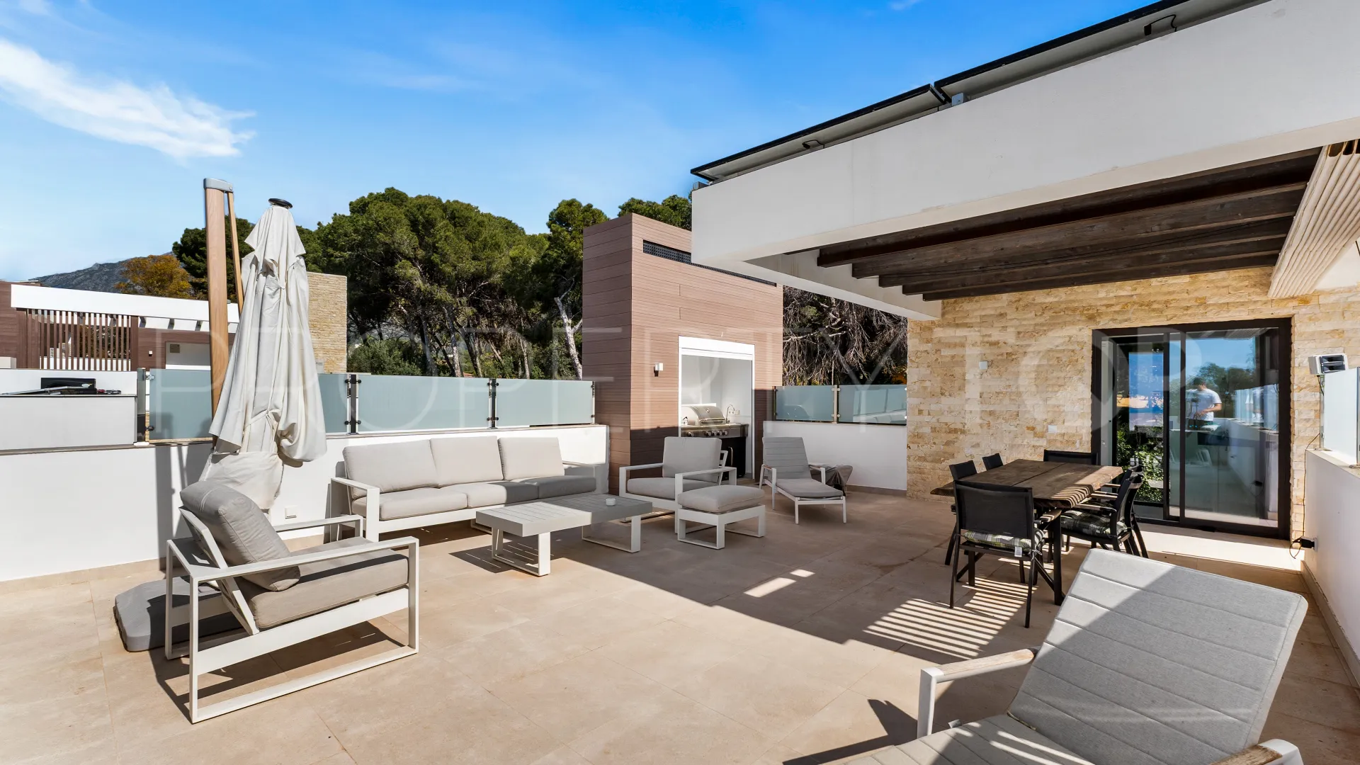 Buy 4 bedrooms villa in Golden Mile