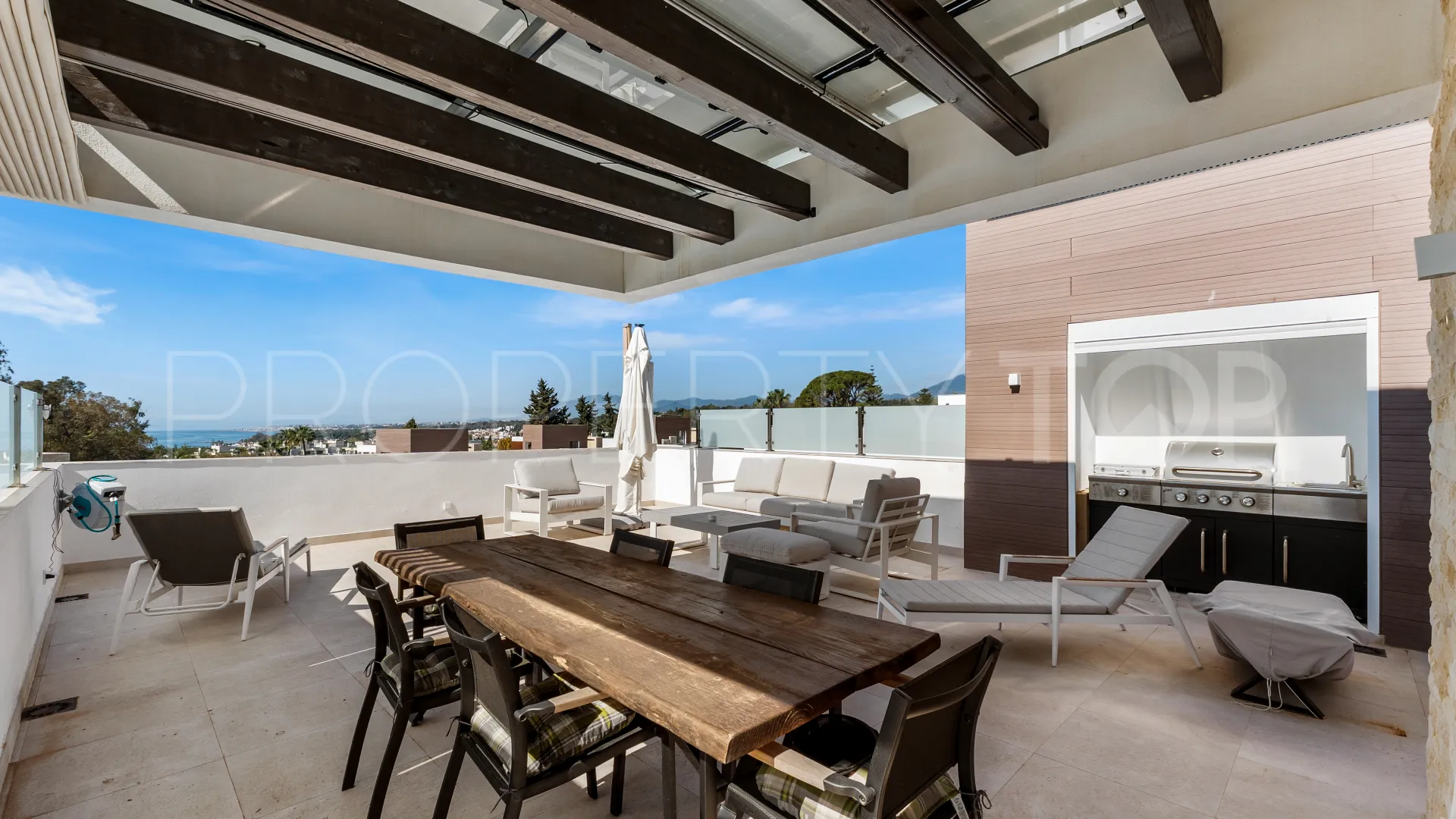 Buy 4 bedrooms villa in Golden Mile